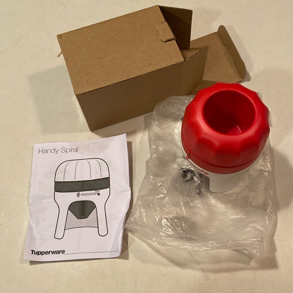 REDUCED!! NWOT Tupperware Handy Spiral